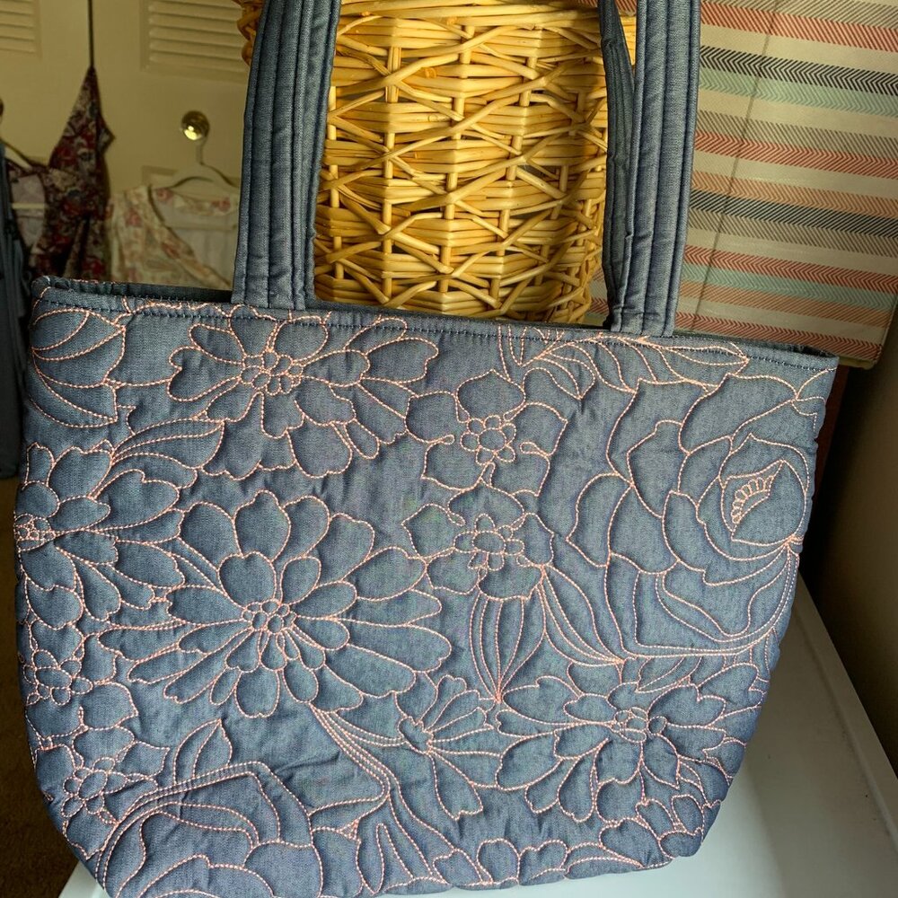Vera Bradley Small Vera Tote bag Aloha Blooms Quilt embroidered Denim Midnight